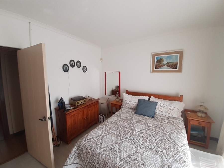 6 Bedroom Property for Sale in Paradise Beach Eastern Cape